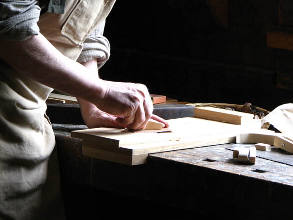 Nuestro equipo de profesionales cuenta  con muchos años de contrastada <strong>experiencia</strong> en el sector de la <strong>carpintería de madera en Murla</strong>.